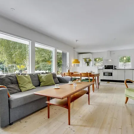 Gorgeous In Hyllinge With Kitchen