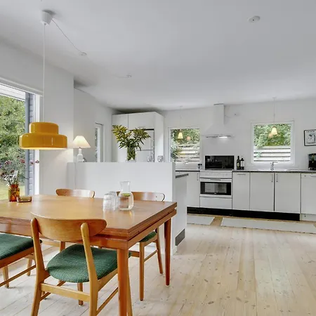 Gorgeous In Hyllinge With Kitchen Holiday home *